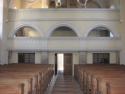 Kirchenschiff von Kronleuchter
